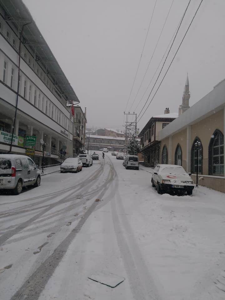 Konya’nın ilçelerinde etkili kar yağışı