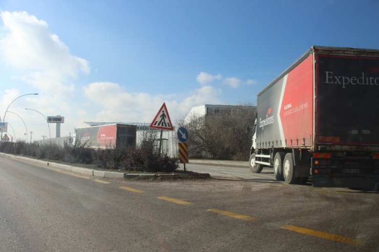 Ankara’ya getirilen ikinci parti aşılar aşı ve ilaç deposuna sevk edildi