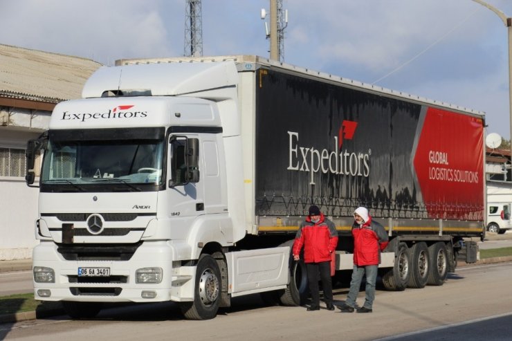 Çin’den sipariş edilen aşıların bir kısmı Ankara’ya getirildi