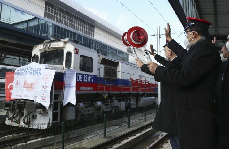 Türkiye’den Çin’e gidecek Bor treni ve Rusya’ya gidecek olan ilk blok ihracat treni Ankara Gar’ından yola çıktı