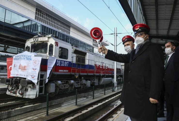 Türkiye’den Çin’e gidecek Bor treni ve Rusya’ya gidecek olan ilk blok ihracat treni Ankara Gar’ından yola çıktı