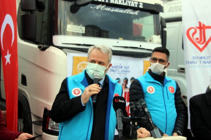 Kayseri’den 5 tırlık yardım yola çıktı