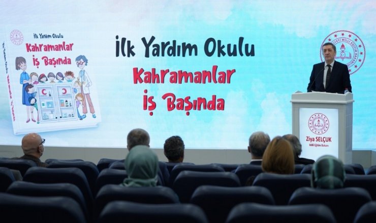 Bakan Selçuk ‘İlk Yardım Okulu Kahramanlar İş Başında’ kitabı tanıtımına katıldı