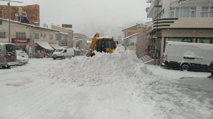 Gürün’de kar kalınlığı 30 santimetreye ulaştı