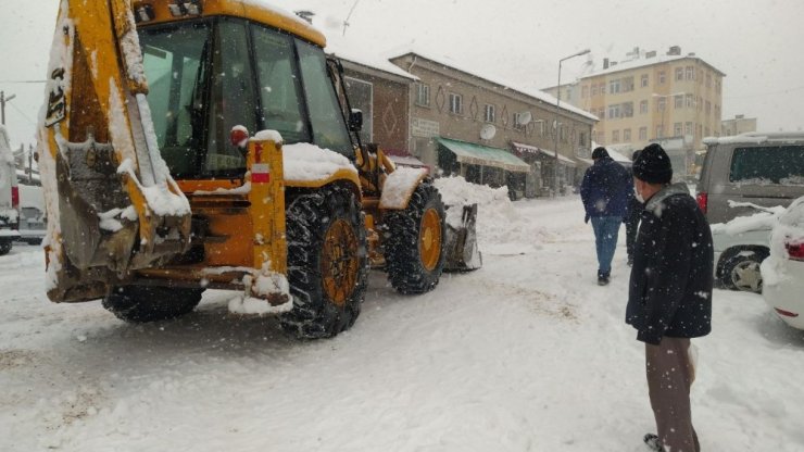 Gürün’de kar kalınlığı 30 santimetreye ulaştı