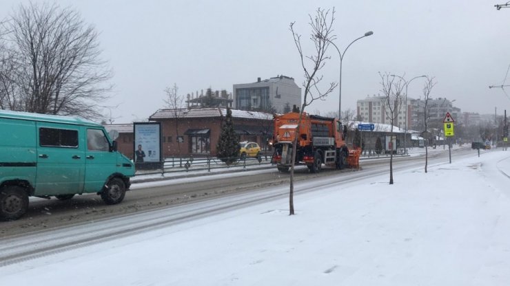 Eskişehir’e kar fırtına ile geri döndü