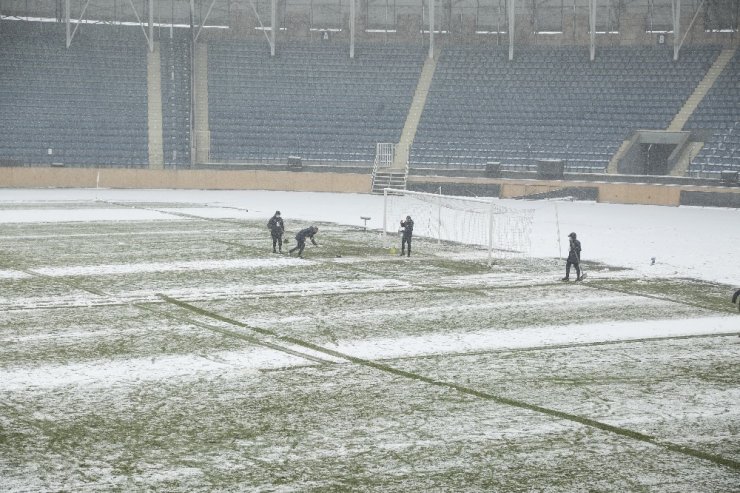 Ankaraspor - Keçiörengücü mücadelesine kar molası