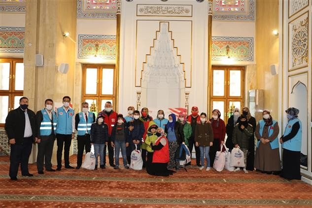 WEFA Uluslararası İnsani Yardım Organizasyonu’ndan çocuklara kışlık kıyafet yardımı