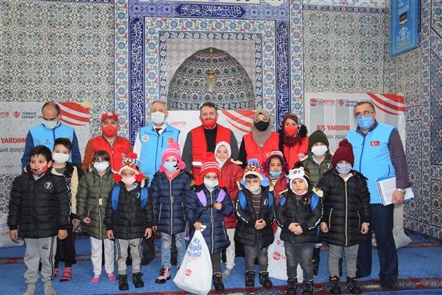 WEFA Uluslararası İnsani Yardım Organizasyonu’ndan çocuklara kışlık kıyafet yardımı