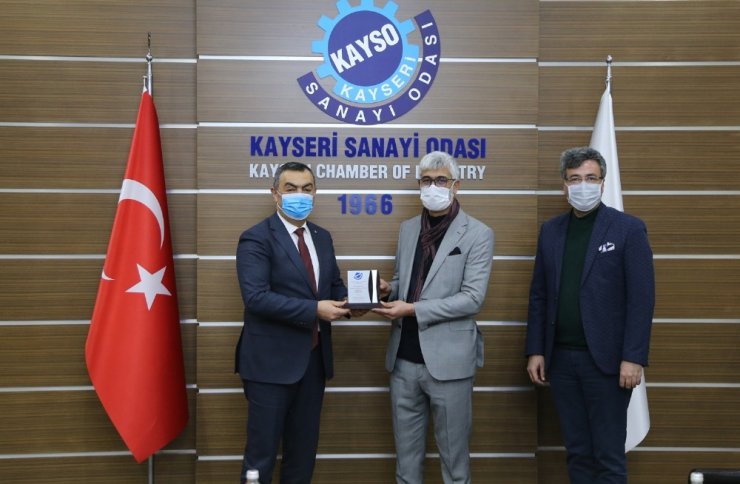 KAYSO’dan TOBB Türkiye 100’e giren firmalara plaket