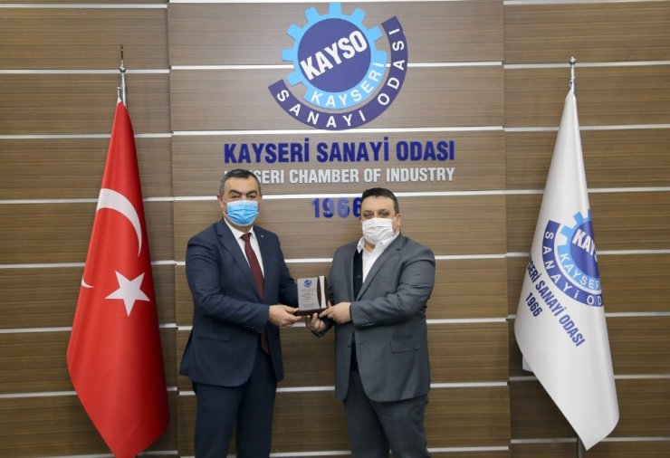 KAYSO’dan TOBB Türkiye 100’e giren firmalara plaket