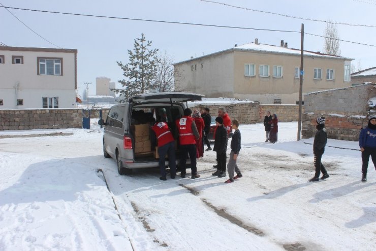 Kızılay’dan Tomarzalı 300 aileye konserve et dağıtımı