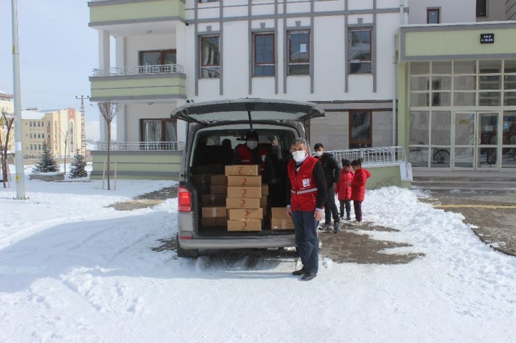 Kızılay’dan Tomarzalı 300 aileye konserve et dağıtımı