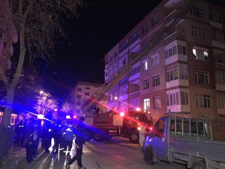 Konya’da yangında annesiyle ölen 6 yaşındaki kızın düşme anı kamerada