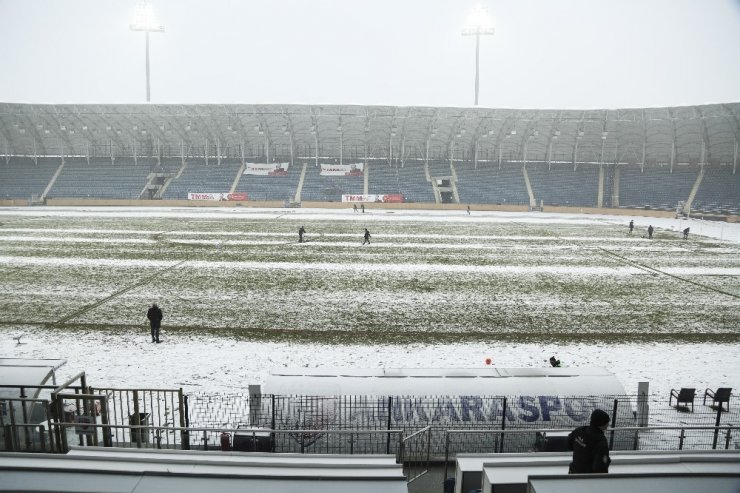 Ankaraspor - Keçiörengücü mücadelesine kar molası