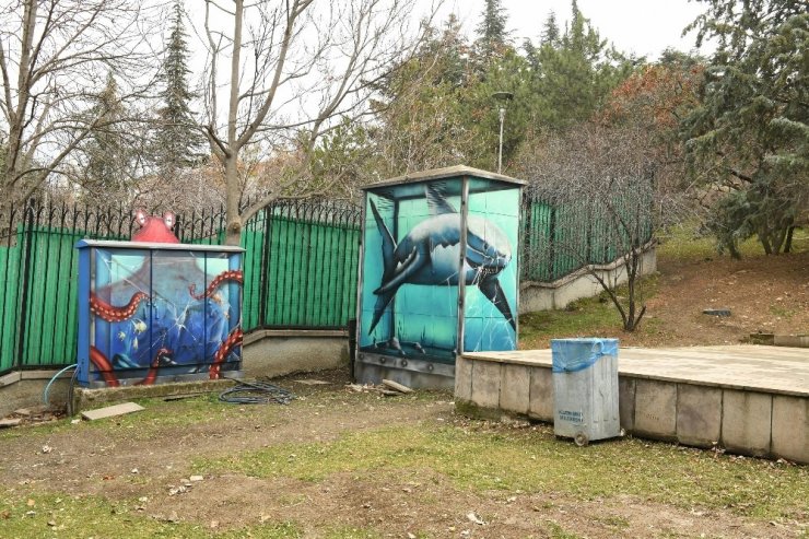 Başkent parkları grafittilerle renklendi