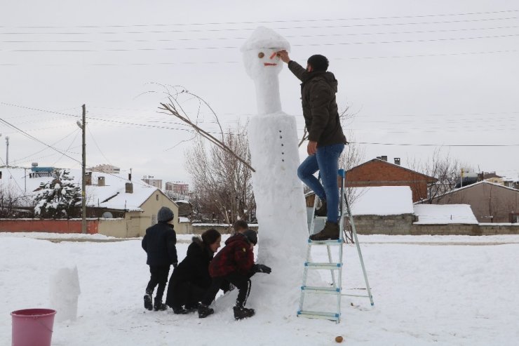 Kar eğlencesi kısıtlamayı unutturdu, Sivaslılar doyasıya eğlendi