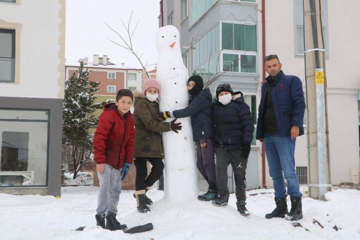 Kar eğlencesi kısıtlamayı unutturdu, Sivaslılar doyasıya eğlendi