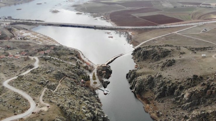 Selçuklu yadigarı Çeşnigir’deki tarihi sessizlik, havadan görüntülendi