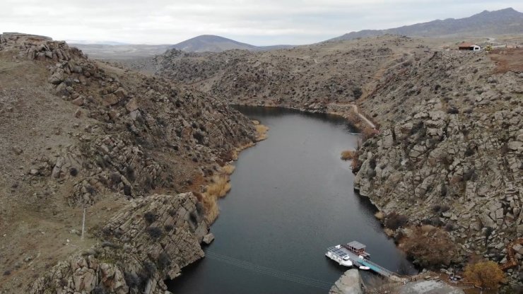 Selçuklu yadigarı Çeşnigir’deki tarihi sessizlik, havadan görüntülendi