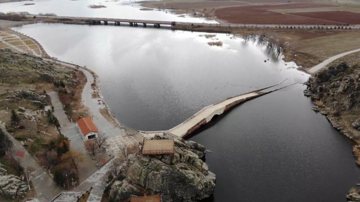 Selçuklu yadigarı Çeşnigir’deki tarihi sessizlik, havadan görüntülendi