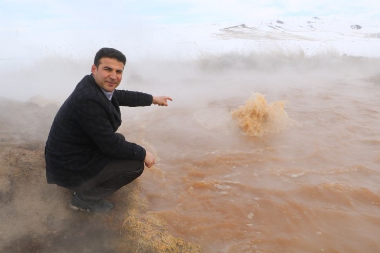 Dondurucu soğukta doğal jakuzi keyfi