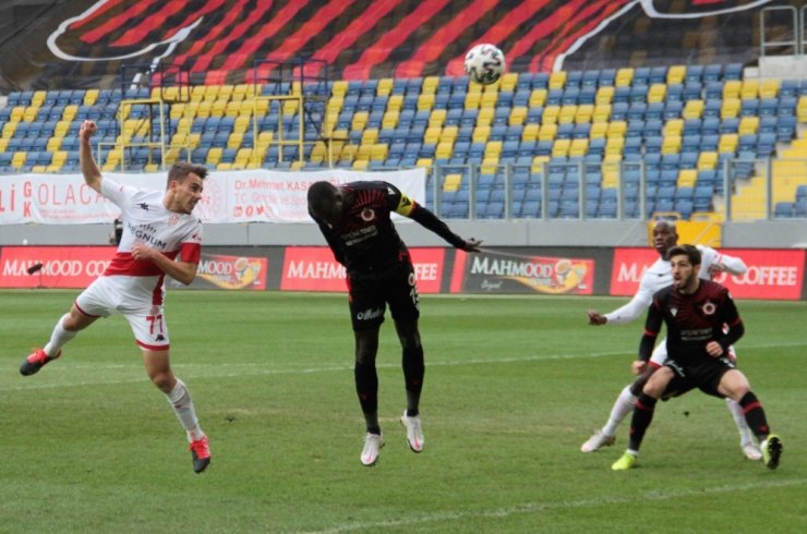 Süper Lig: Gençlerbirliği: 0 - FT Antalyaspor: 0 (İlk yarı)