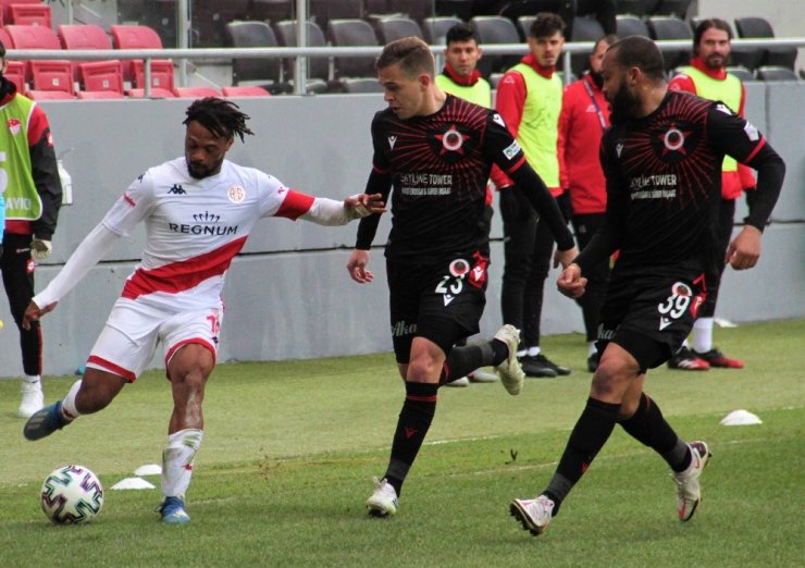 Süper Lig: Gençlerbirliği: 0 - FT Antalyaspor: 0 (İlk yarı)