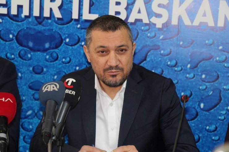 AK Parti; “Nevşehir Belediye Başkanı Arı, sağlık sorunları nedeniyle istifa etmiştir”