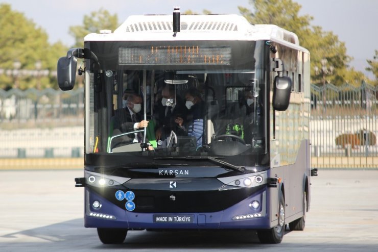 Cumhurbaşkanı Erdoğan, kabine toplantısına sürücüsüz otobüs Karsan Otonom Atak Electric ile gitti