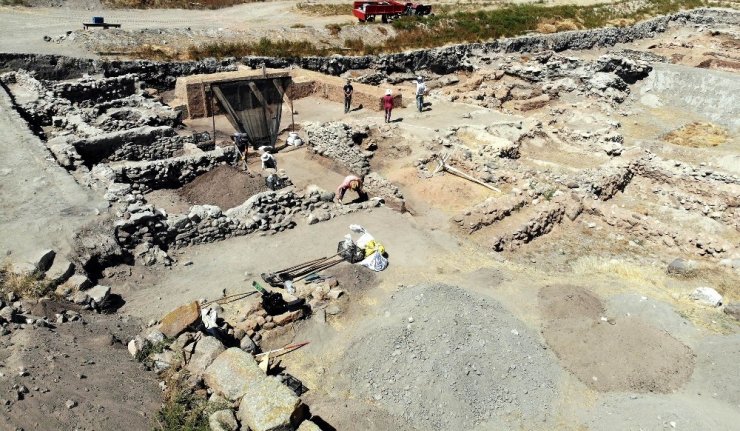 Kültepe’de Bakır-Taş (Kalkolitik) Devri’ne ait kalıntılara ulaşıldı