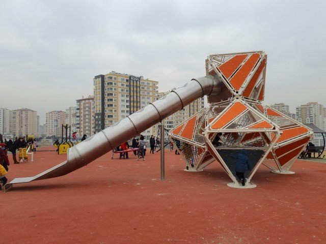 Melikgazi’nin parklarında çocuklar çok mutlu