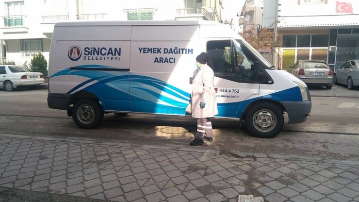 Sincan Belediyesi, ihtiyaç sahibi kişilere yemek dağıtmaya devam ediyor