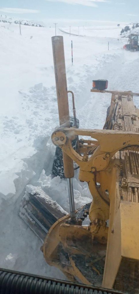 Büyükşehir tüm kapalı yolları ulaşıma açtı