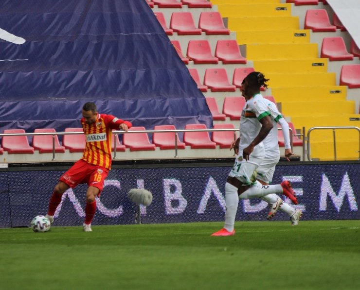 Süper Lig: Hes Kablo Kayserispor: 0 - Aytemiz Alanyaspor: 0 (İlk yarı)