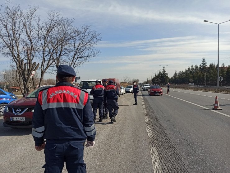 Jandarma ve polis ekiplerinden ortak trafik denetimi