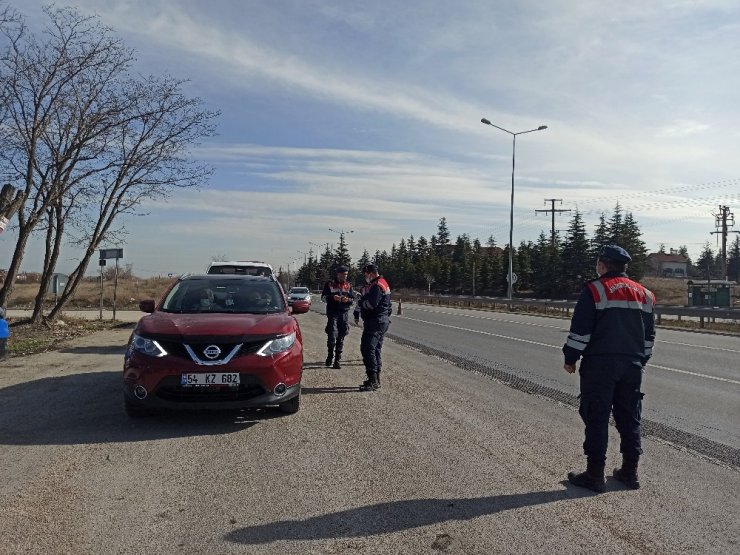 Jandarma ve polis ekiplerinden ortak trafik denetimi