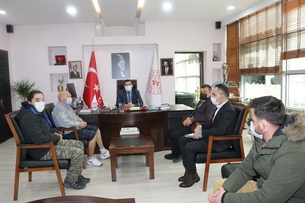 Kabakcı, yüzme antrenörleri ile toplantı yaptı