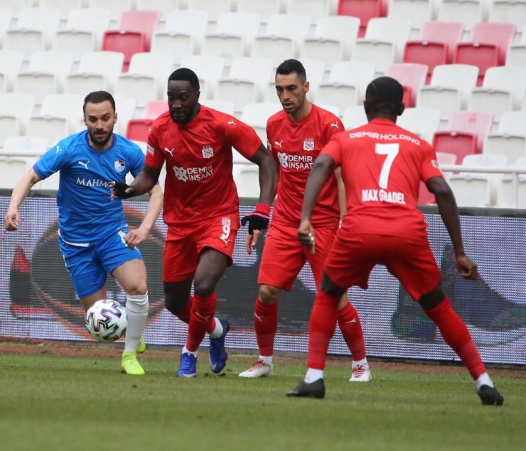 Süper Lig: DG Sivasspor: 0 - BB Erzurumspor: 0 (İlk yarı)