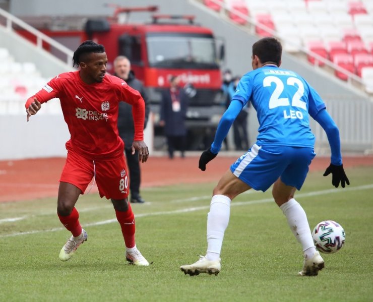 Süper Lig: DG Sivasspor: 0 - BB Erzurumspor: 0 (İlk yarı)