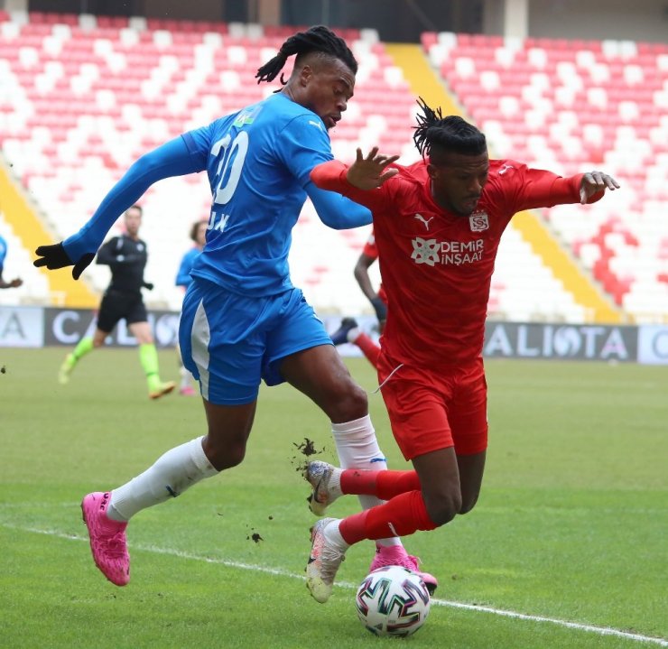 Süper Lig: DG Sivasspor: 0 - BB Erzurumspor: 0 (İlk yarı)