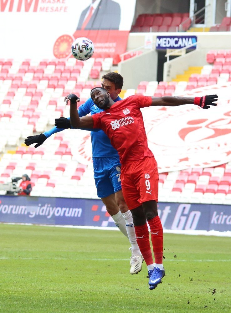 Süper Lig: DG Sivasspor: 0 - BB Erzurumspor: 0 (İlk yarı)