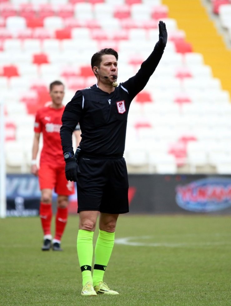 Süper Lig: DG Sivasspor: 0 - BB Erzurumspor: 0 (İlk yarı)