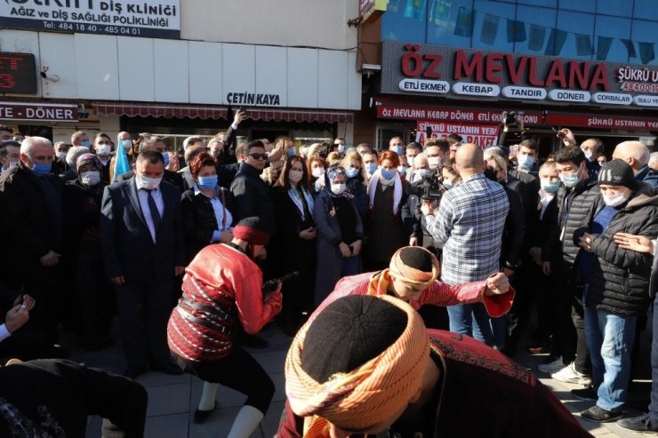 İYİ Parti Genel Başkanı Akşener’den esnaf ziyareti