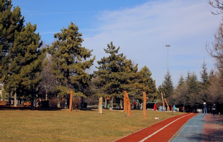 Ahlatlıbel Atatürk Parkı bahara hazırlanıyor