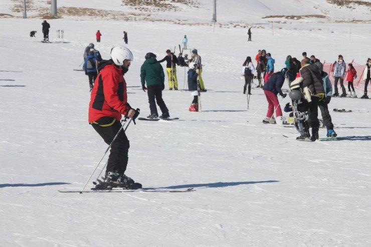 Erciyes’te sömestir yoğunluğu devam ediyor