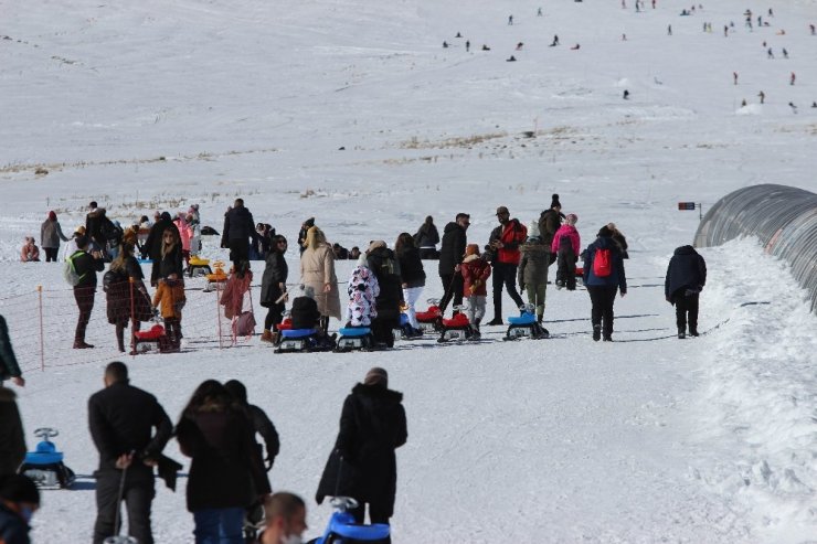 Erciyes’te sömestir yoğunluğu devam ediyor