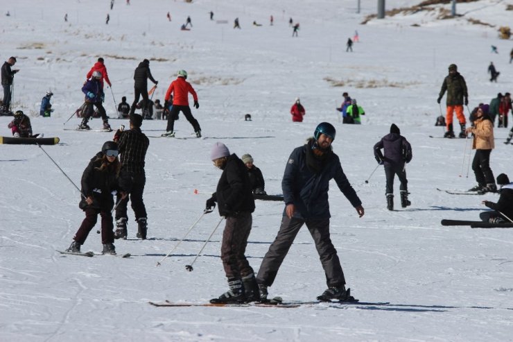 Erciyes’te sömestir yoğunluğu devam ediyor