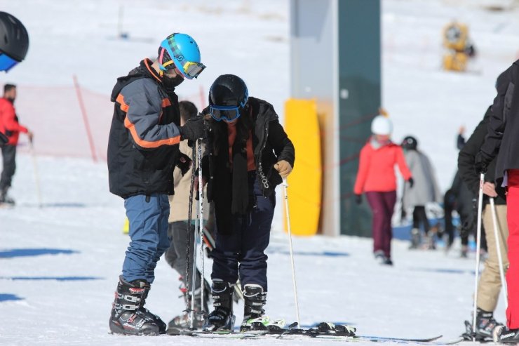 Erciyes’te sömestir yoğunluğu devam ediyor