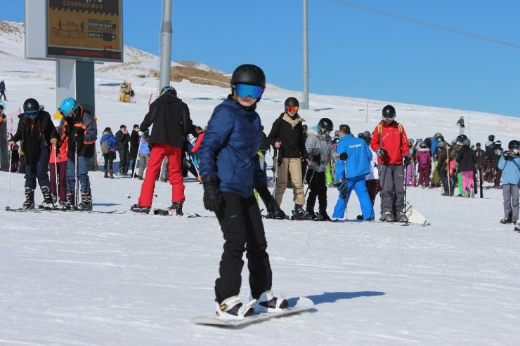 Erciyes’te sömestir yoğunluğu devam ediyor